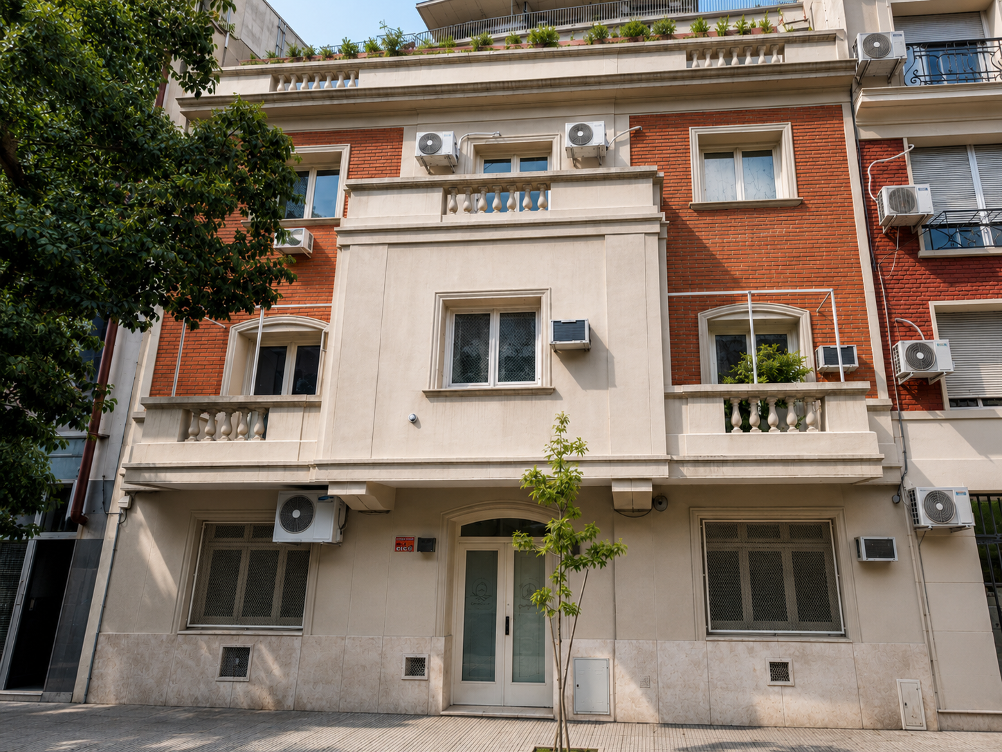 Fachada exterior del Centro Regemet